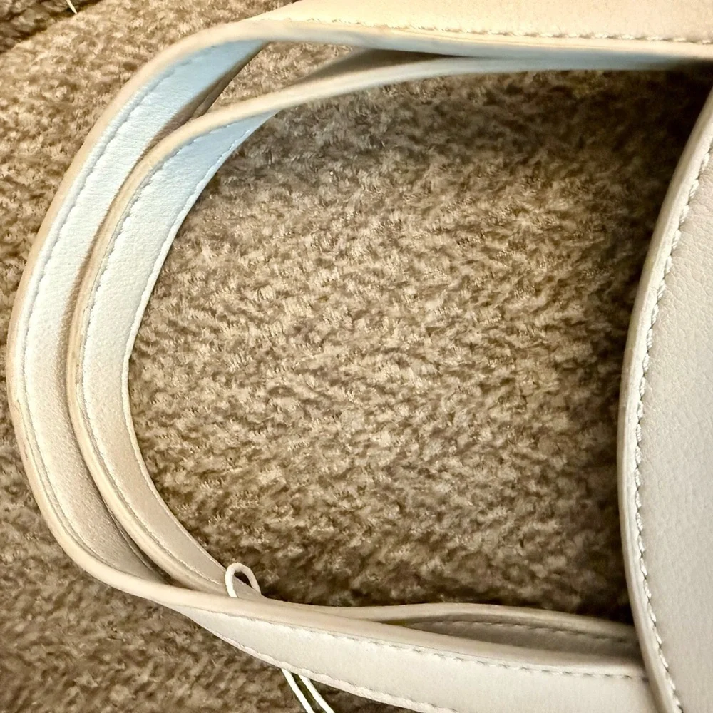 NWT Elegant Shira Leah Gray round leather handbag with a minimalist design.